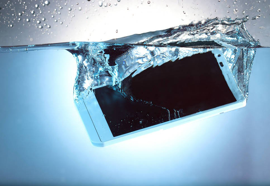 celular caiu na água