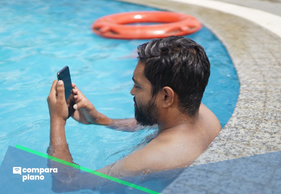 o que fazer quando o celular cai na água